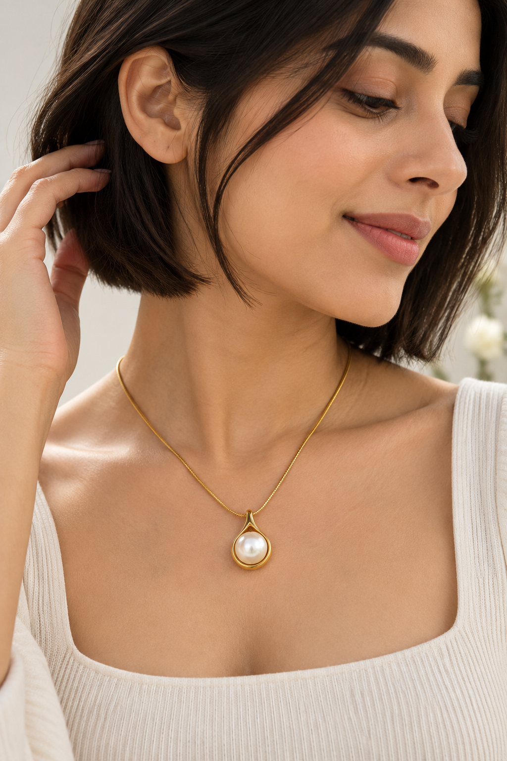 Golden Pearl Teardrop Necklace
